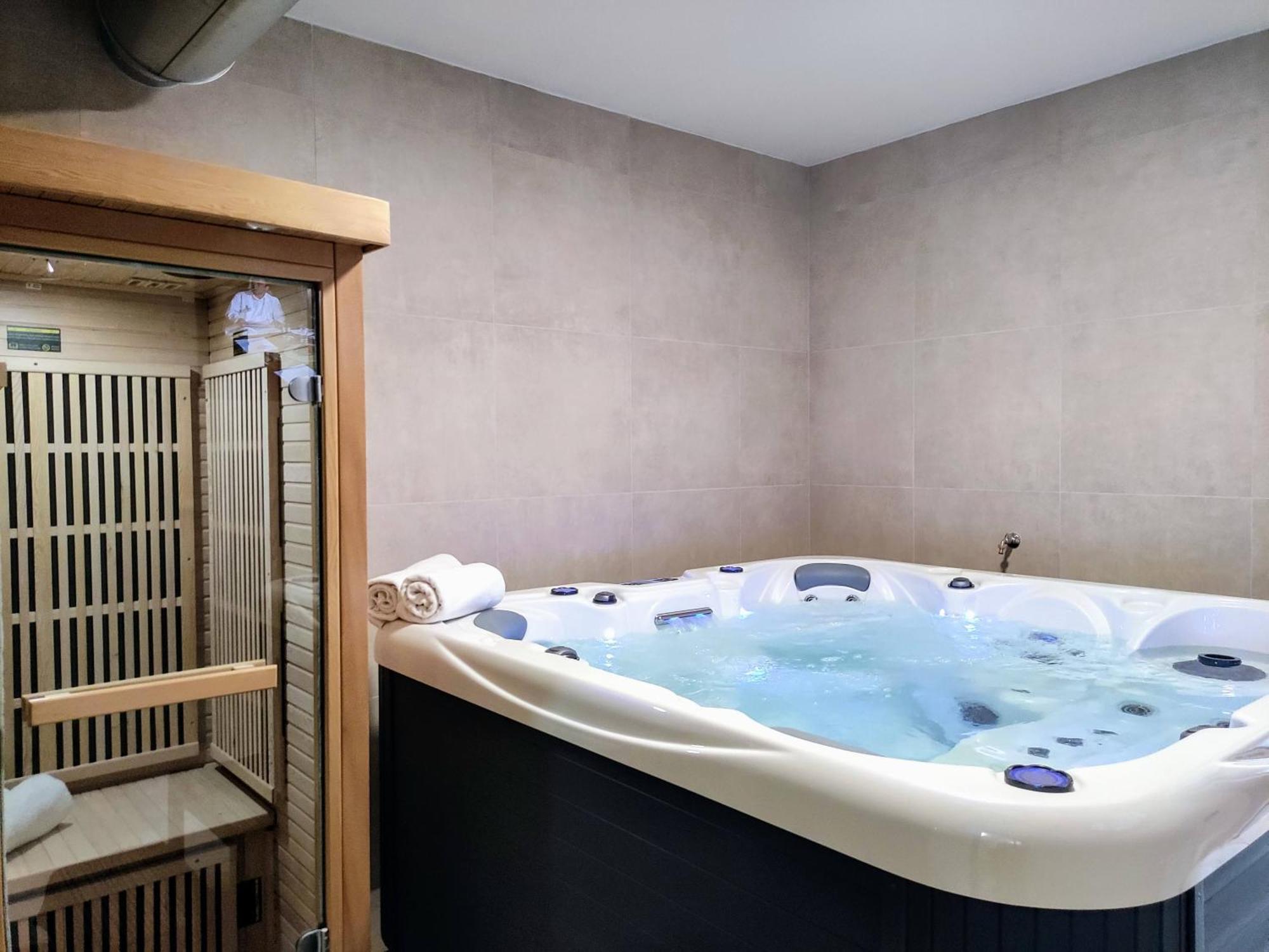 Grand Spa Harrachov: Luxury Wellness Apartment with Jacuzzi & Sauna Exterior photo